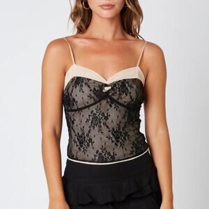 Lace cropped tank top